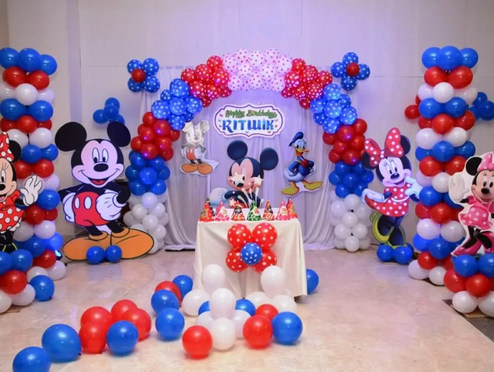 mickey mouse themed birthday party decor